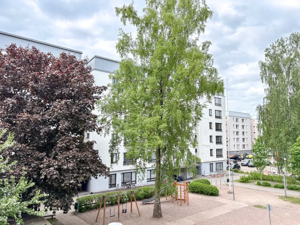 Giardino - Spacious Apartment with Balcony in Länsimäki, Vantaa