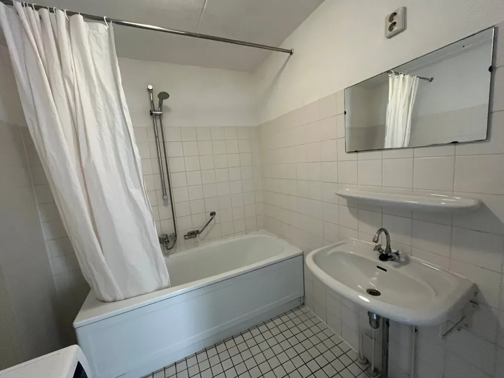 Vannitoad - 3-Bedroom Apartment with Balcony in Rotterdam Centre