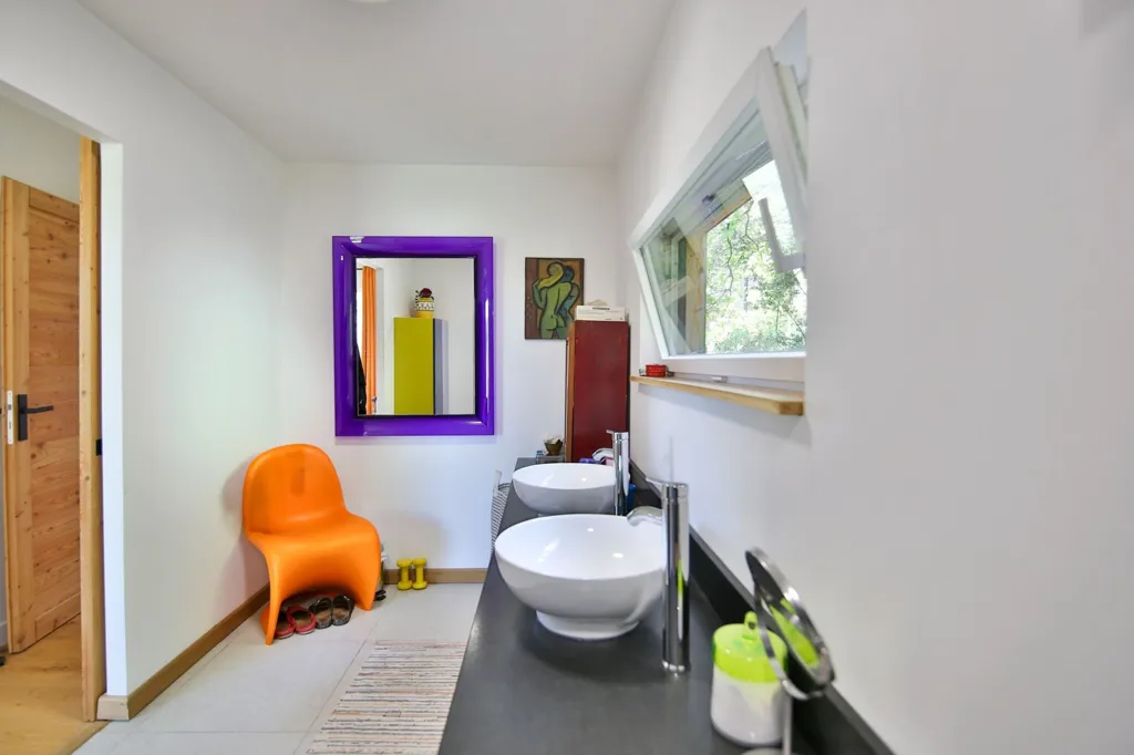 Salles de bain - Maison Conçue par Architecte avec Piscine à Malemort-du-Comtat