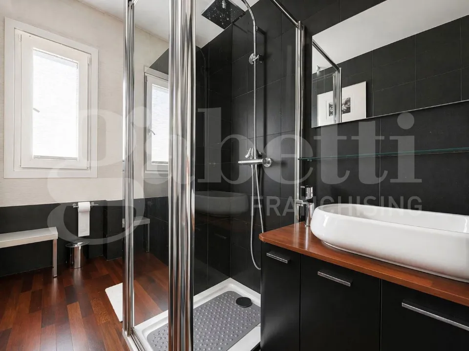 Bathrooms - Ristrutturato Bilocale with Balcony in Milan