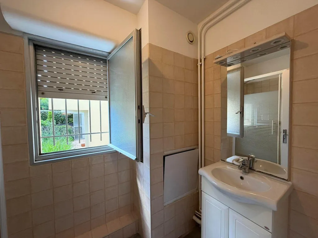 Vannitoad - T3 Flat with Parking in Arles