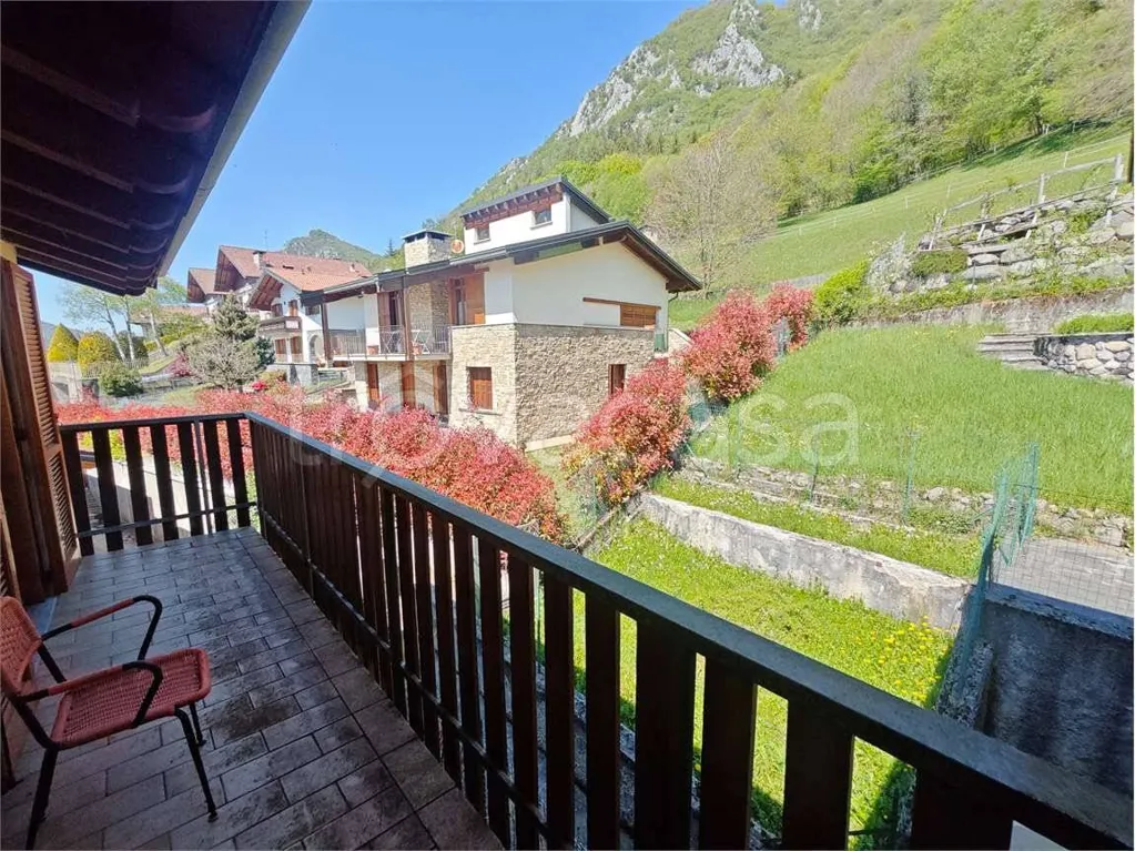 Balcon - Alpine-Style Apartment with Terraces in Barzio