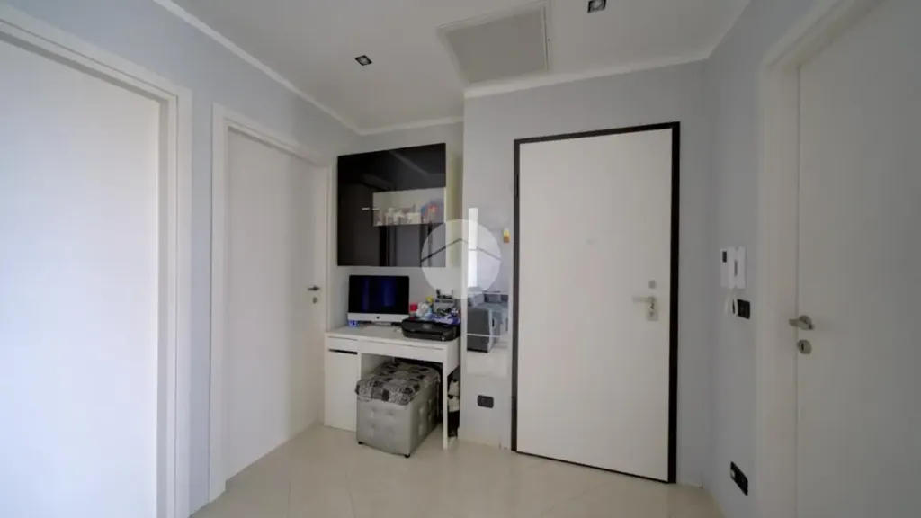 Bureau - Energy-Efficient Apartment with Balcony in Piossasco