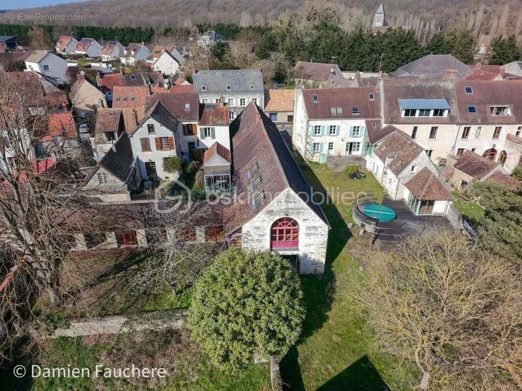 Vue aérienne - Demeure de Caractère en Deux Habitations à Sainte-Mesme