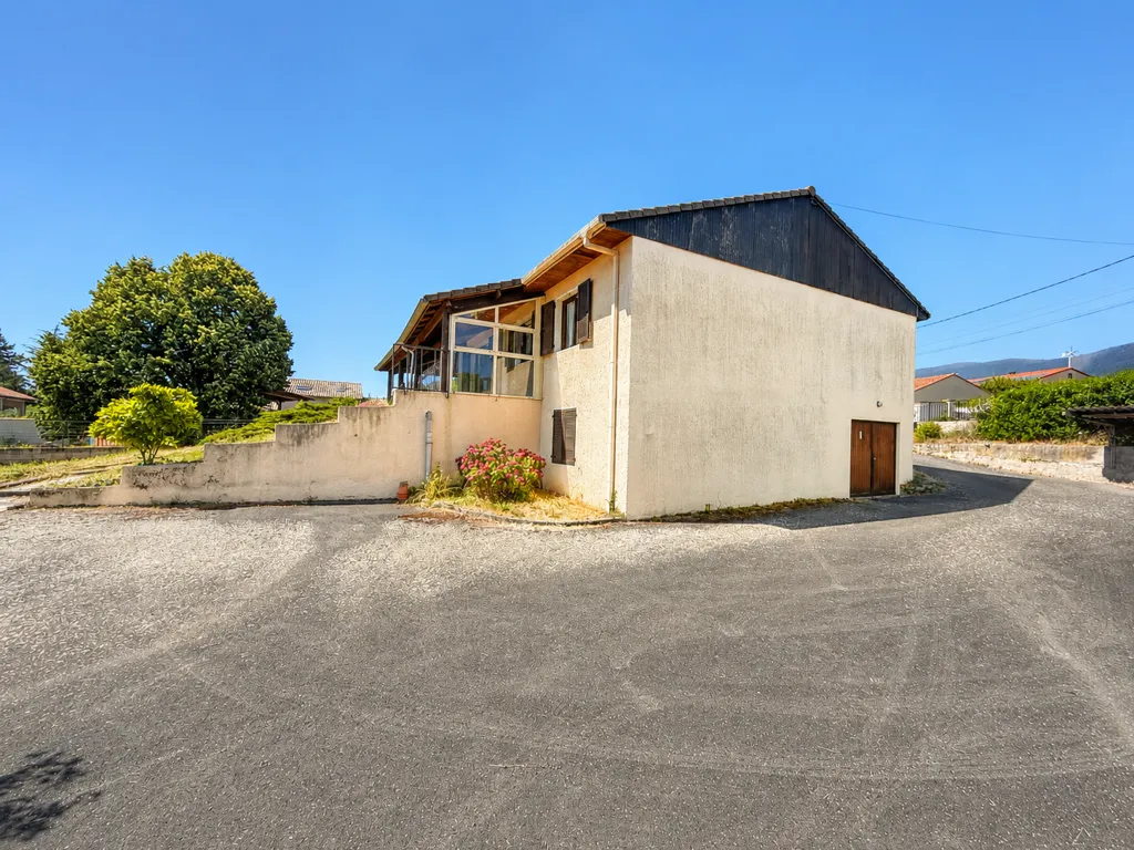 Exterior - Villa with Terrace in Pélussin