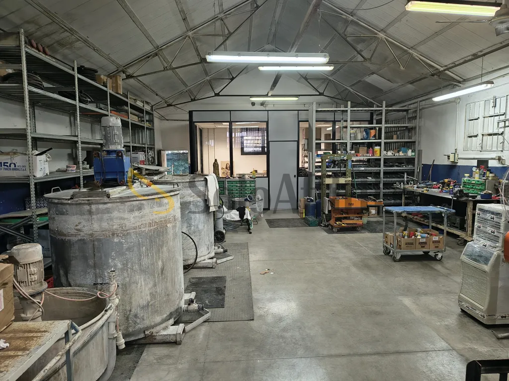 Pesuköök - Artisan Warehouse with Parking in Central Sassuolo