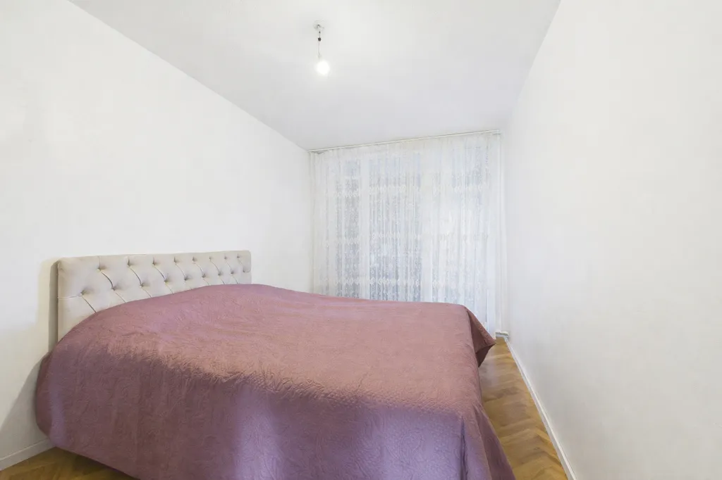 Chambres - Appartement T5 avec Balcons et Garage à Valence