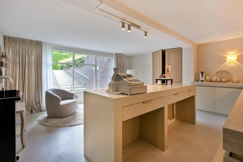 Kabinet - Mediterranean-Style Villa in Venlo