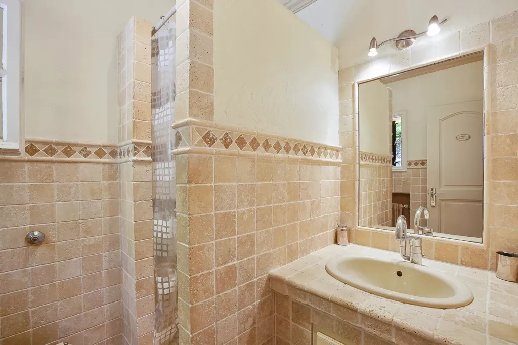 Salles de bain - Villa de Charme avec Vue Mer au Rouret