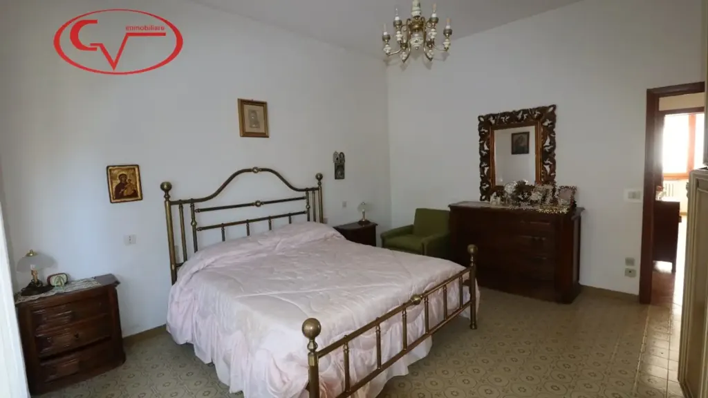 Chambres - Trifamiliare Villa with Garden in Montevarchi