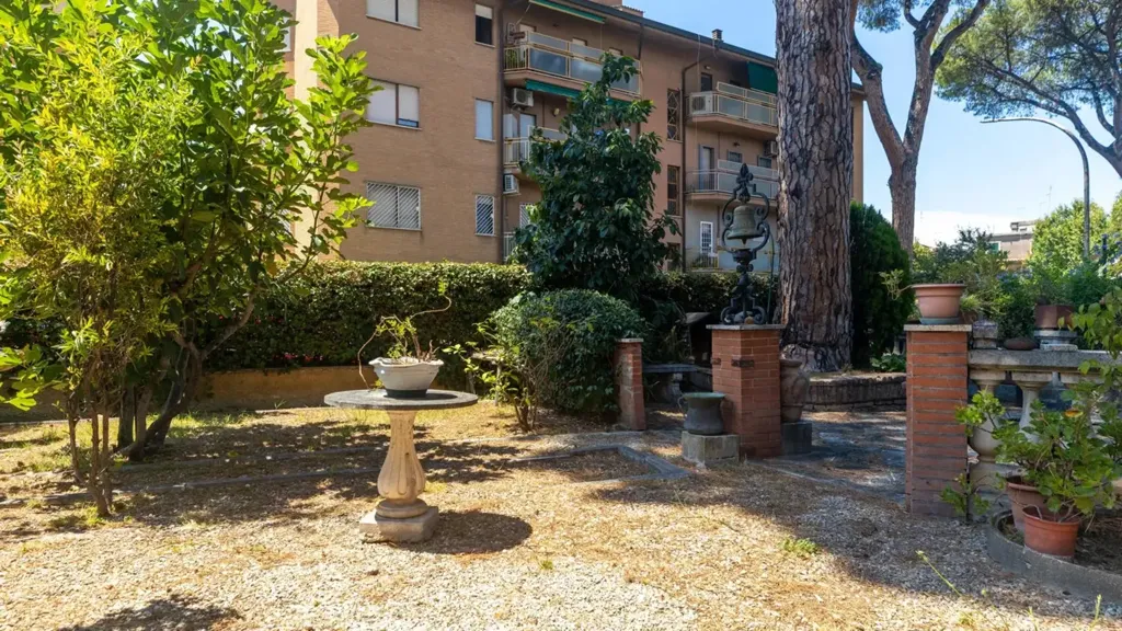 Aed - Three-Bedroom Apartment with Garden in Garbatella, Rome