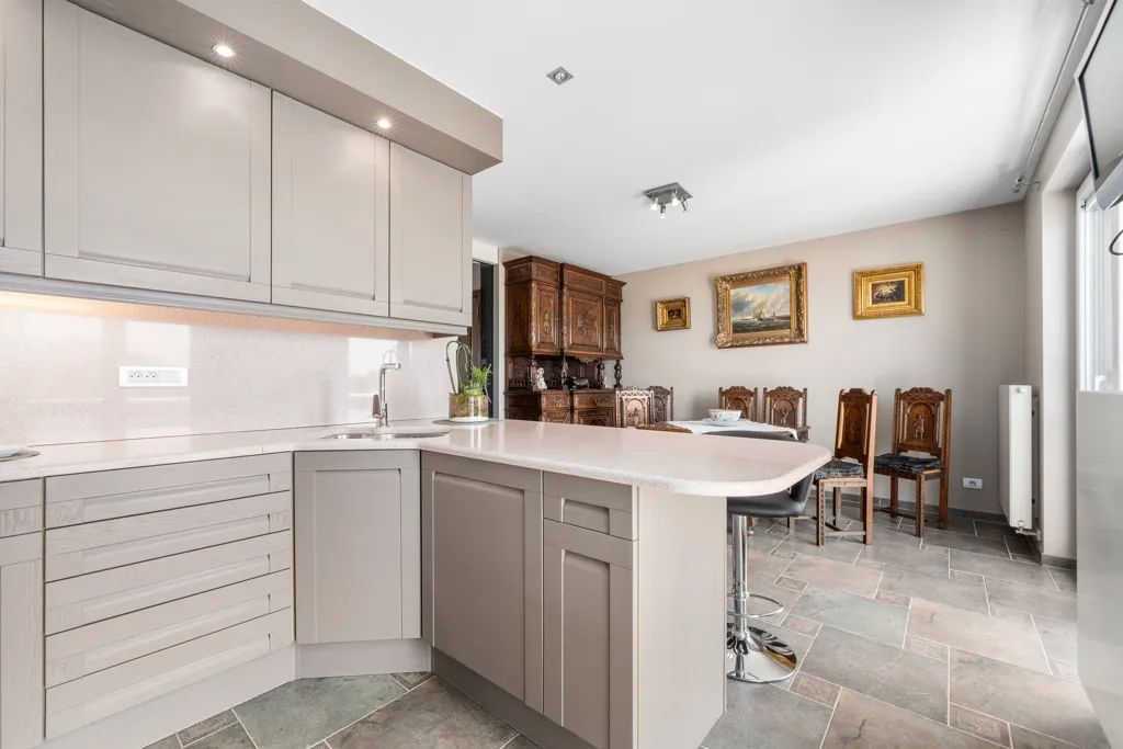 Cuisine - Duplex avec Vue sur la Place à Deinze