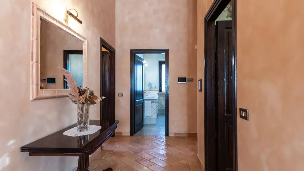 hallway_entrance