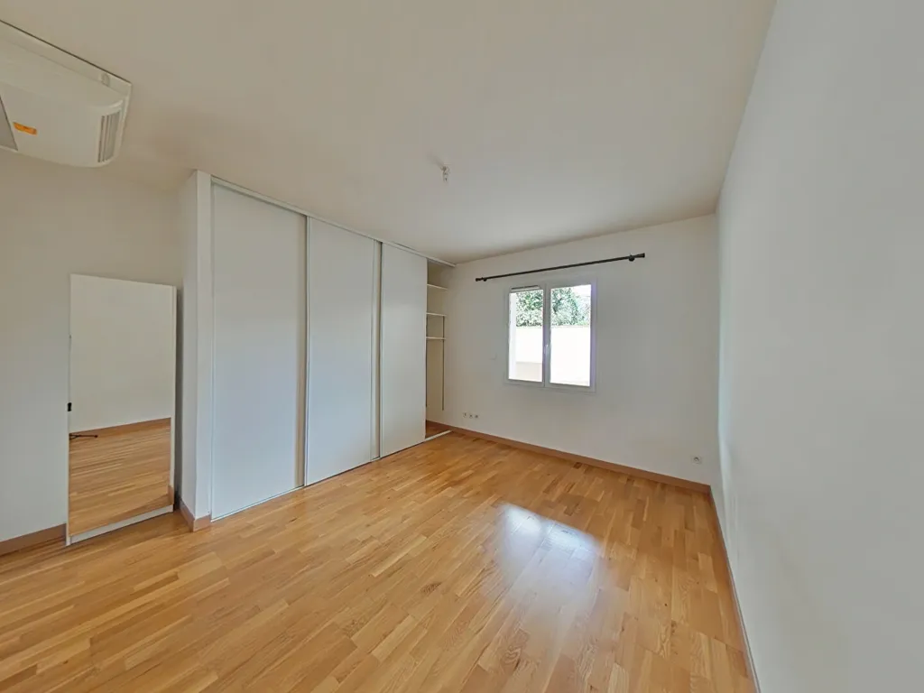 Toad - Bright 2-Bedroom Apartment in Chambray Centre
