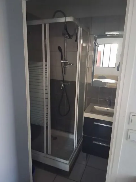 Salles de bain - Studio Meublé dans le Quartier St Martin d'Etampes