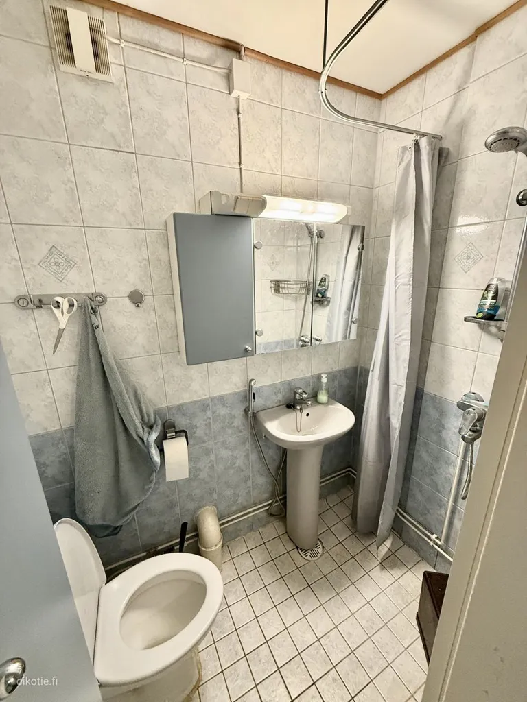 Bathrooms - Spacious Studio with Balcony in Nekala, Tampere