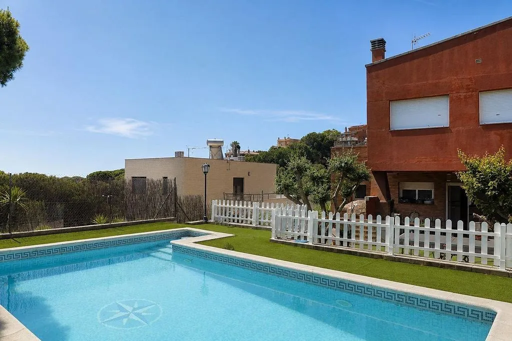 Bassein - Chalet with Sea View and Pool in Calella
