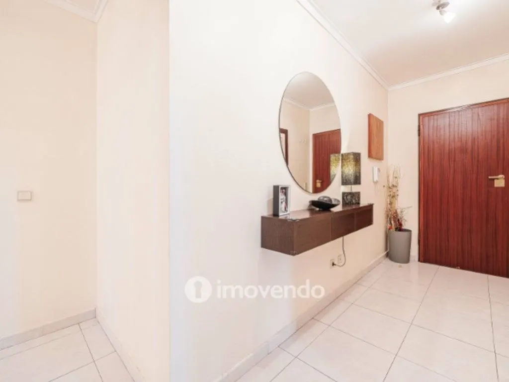 Entrée - Luxury Flat with Fireplaces in Almada