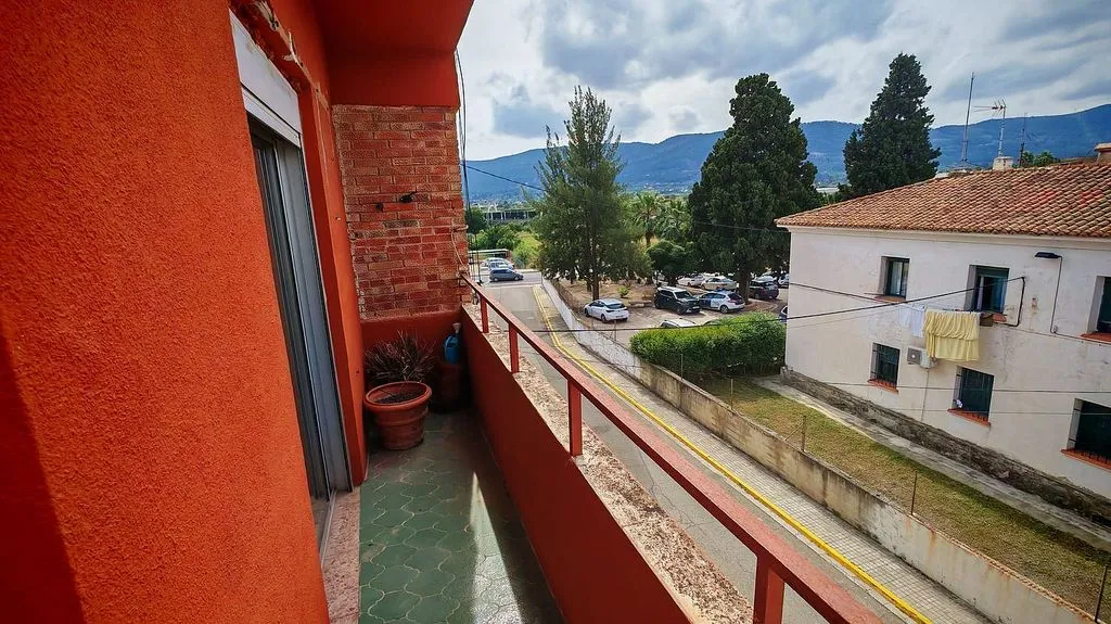 Balcony - Apartment with Balcony in Canals
