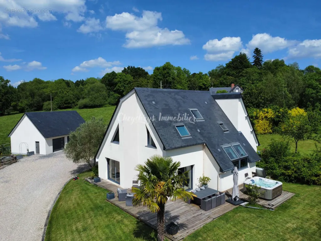 Õhuvaade - Contemporary Architectural House with Valley View