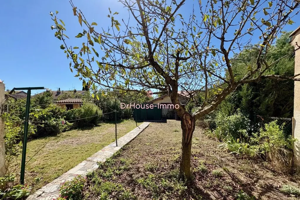 Aed - 70s House with Garden in Convenient Location