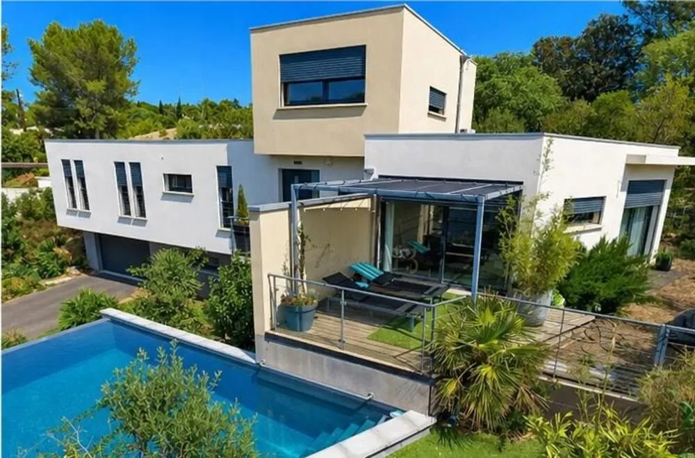 Bassein - Modern Villa with Pool in Nîmes