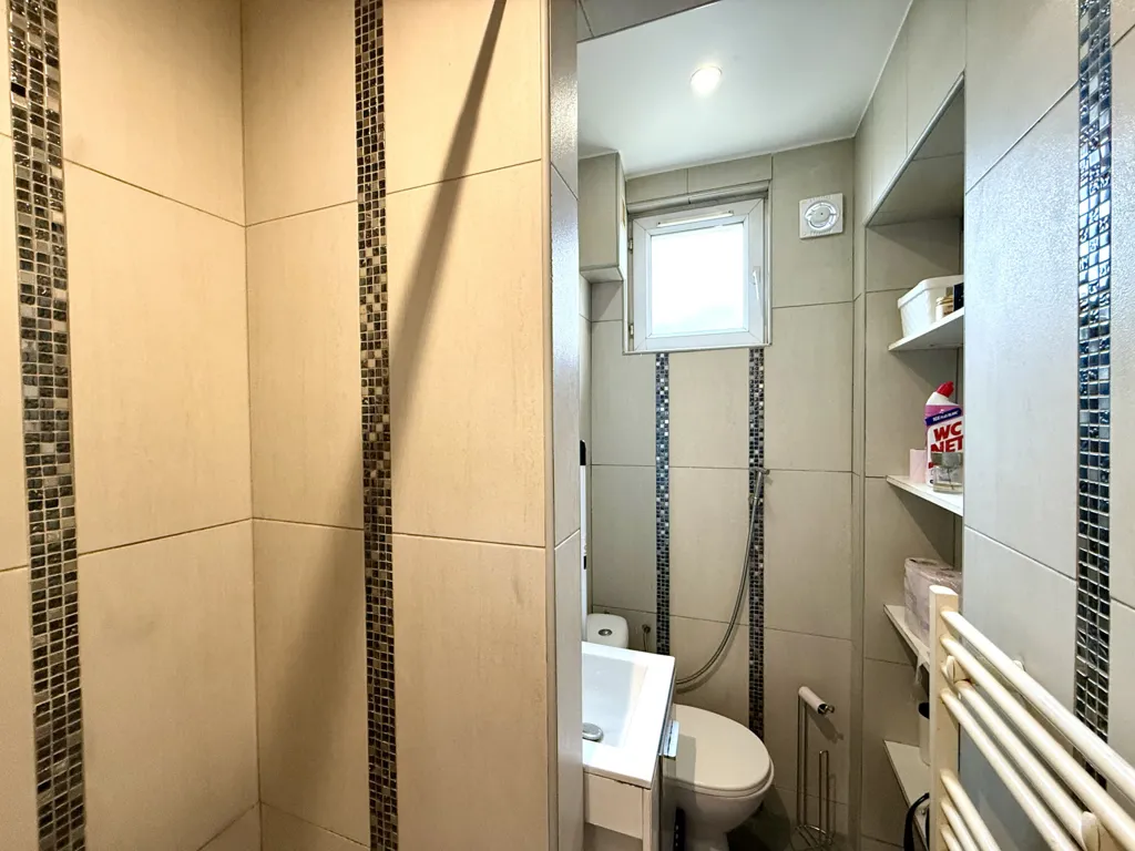 Salles de bain - 2 Pièces avec Cave à Drancy, Proche RER B