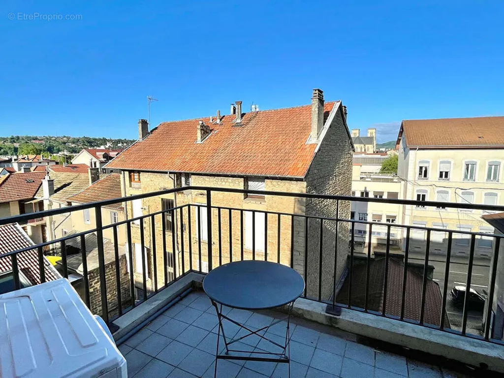 Balcon - Appartement T4 avec Garage dans l'Hypercentre de Bourgoin-Jallieu