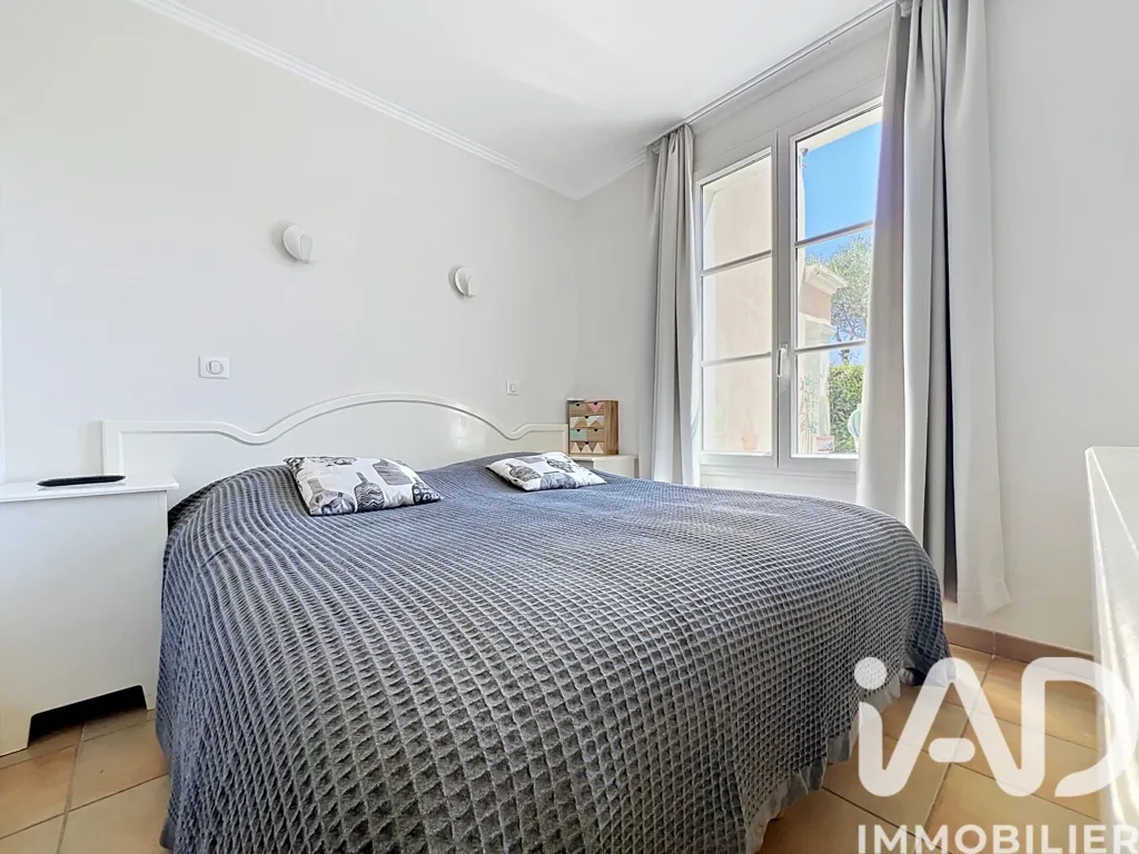 Chambres - Appartement en rez-de-jardin avec vue mer à Grimaud