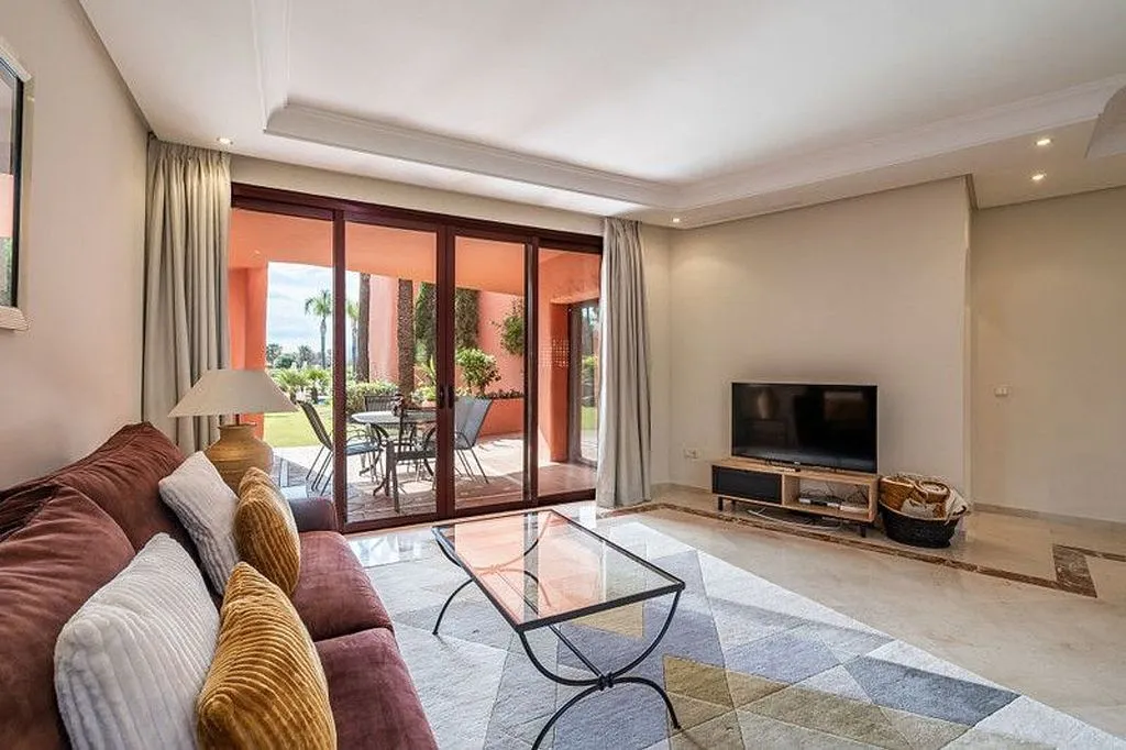 Elutuba - T2 Apartment with Pool in El Padrón, Estepona