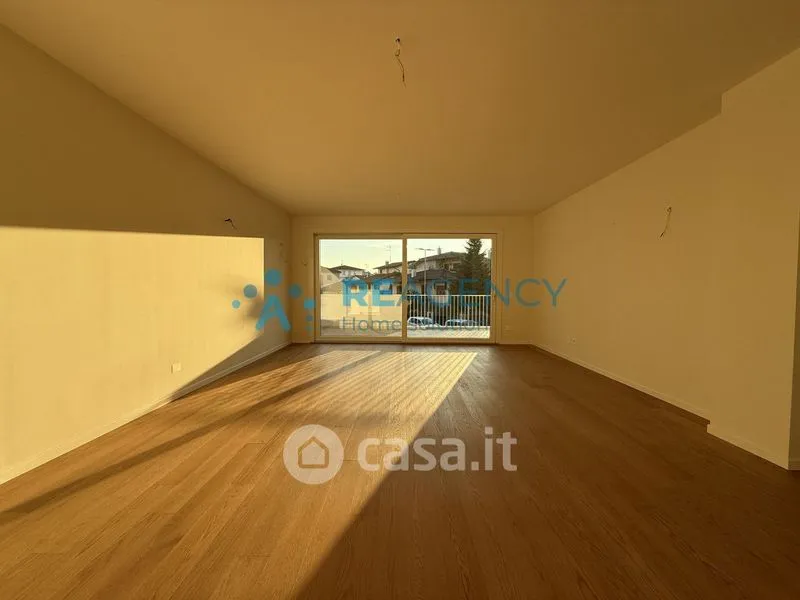 Séjour - Newly Built Triplex with Terrace in Creazzo