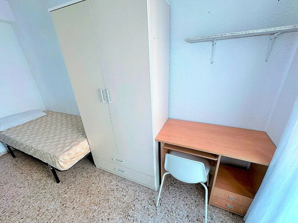 Magamistoad - Furnished Flat with Balcony in Tormos