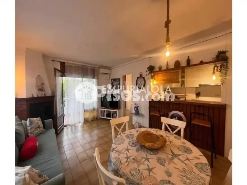 Söögituba - Reformed Apartment with Terrace in Empuriabrava