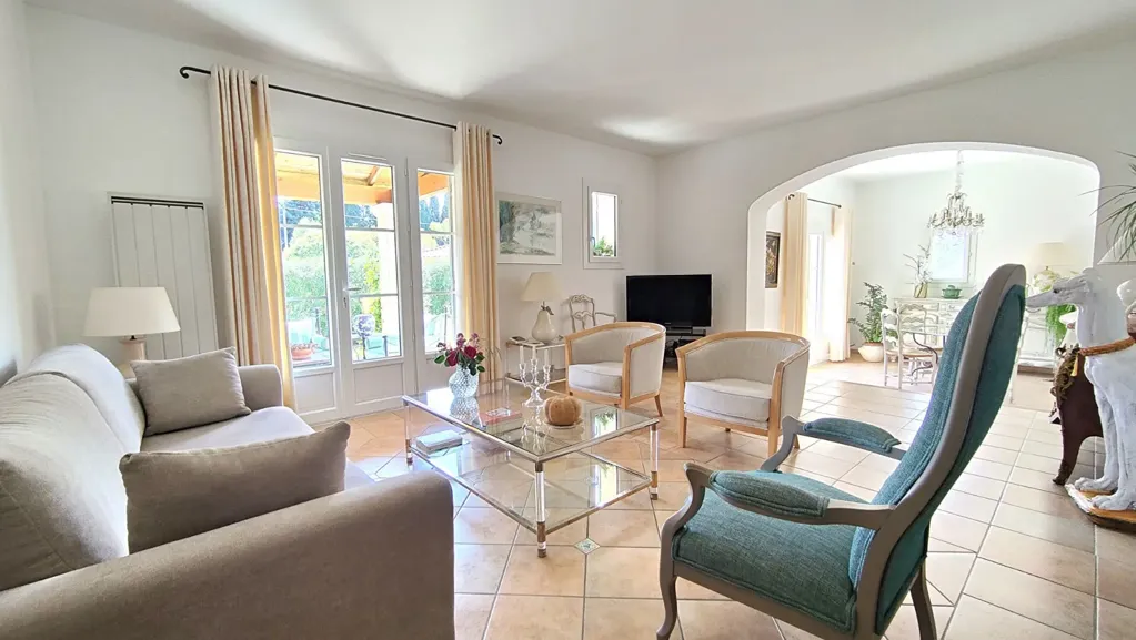 Elutuba - Provençal Bastide with Pool in Barbentane
