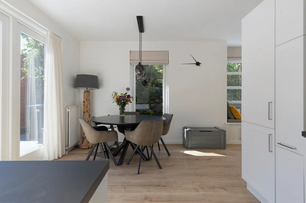 Söögituba - Spacious Villa with Solar Panels in Woubrugge