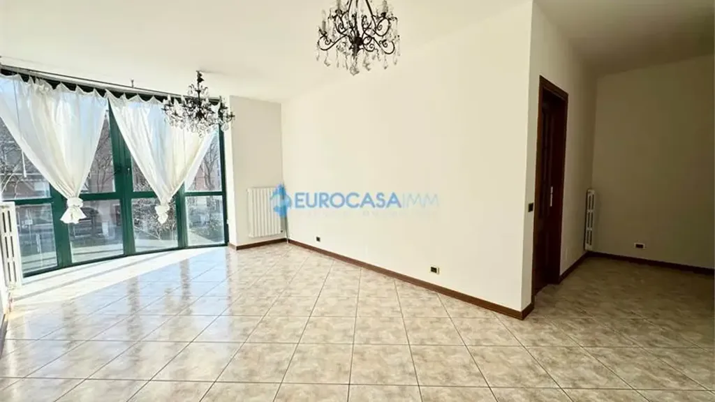 Elutuba - Spacious 2-Bedroom Apartment with Garage in Carpi