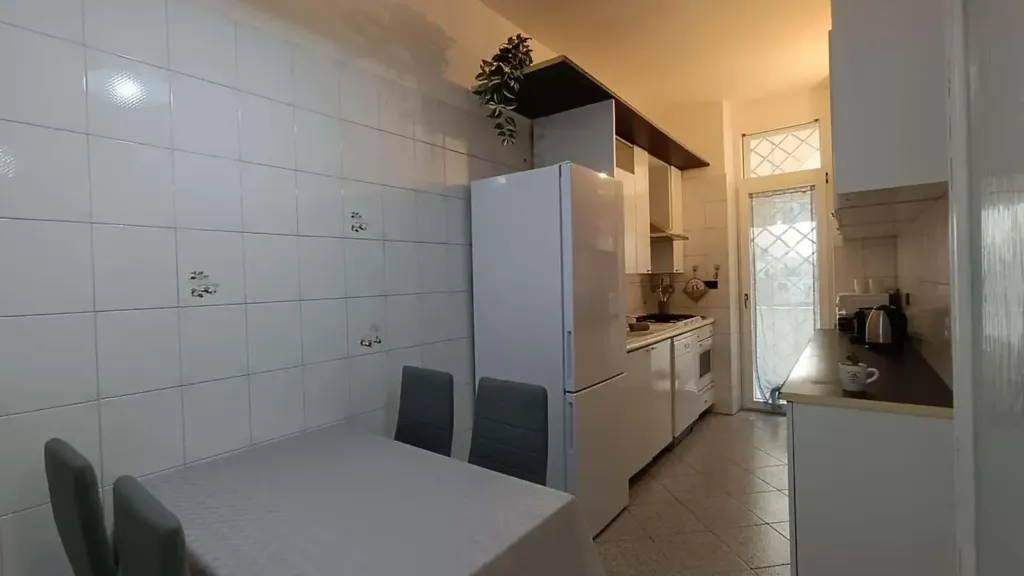 Köök - Bright 2-Bedroom Apartment in Rome