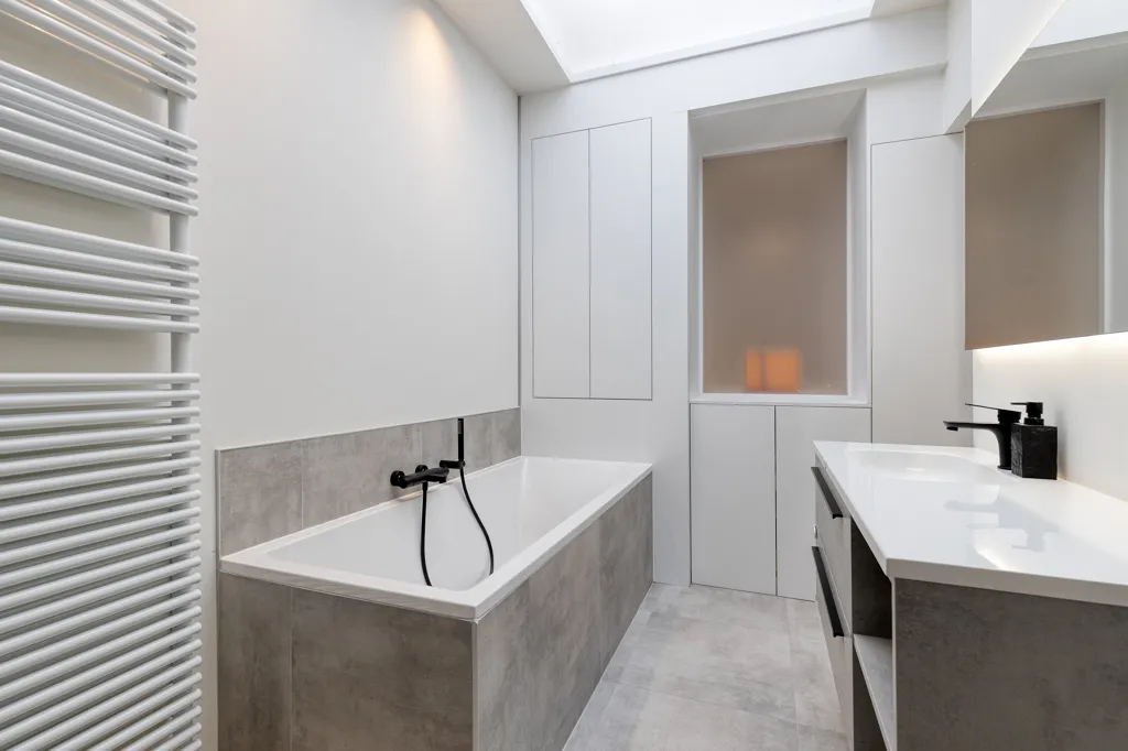 Bagni - Renovated Half-Open House in Izegem