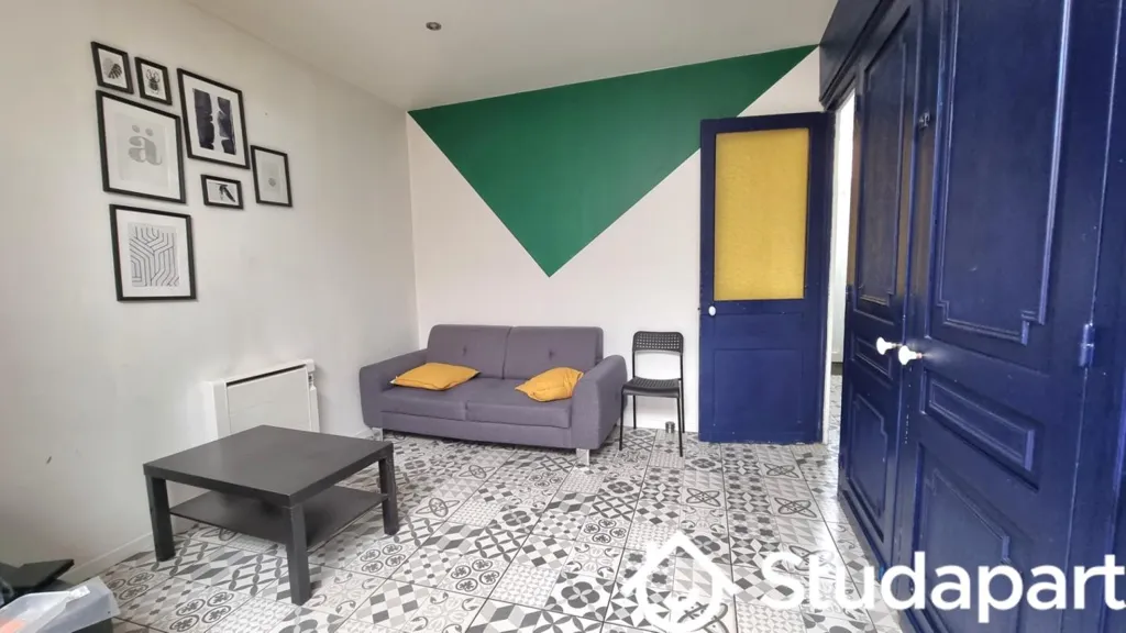 Séjour - Chambre Meublée avec Terrasse dans Maison à Loos