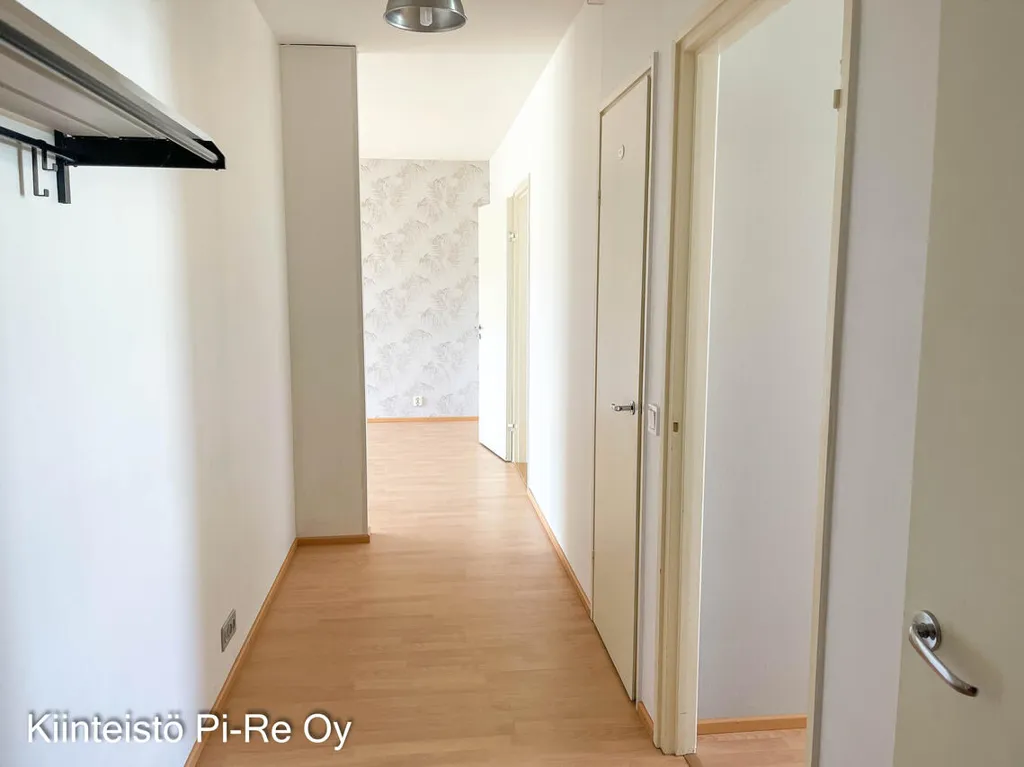 Entrée - Modernised Flat with Balcony in Forssa Centre