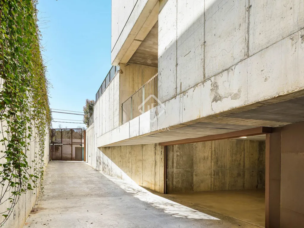 Aed - Minimalist Villa with Infinity Pool in El Golf, Sant Cugat