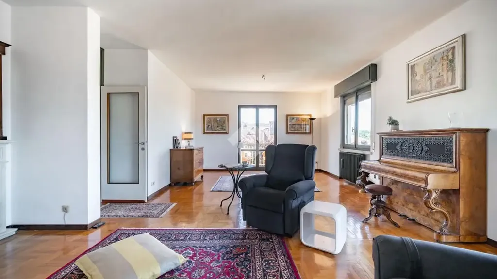 Séjour - Apartment with Panoramic View in Castello Di Brianza