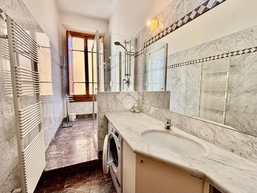 Salles de bain - 1930s Apartment with Balcony in Florence