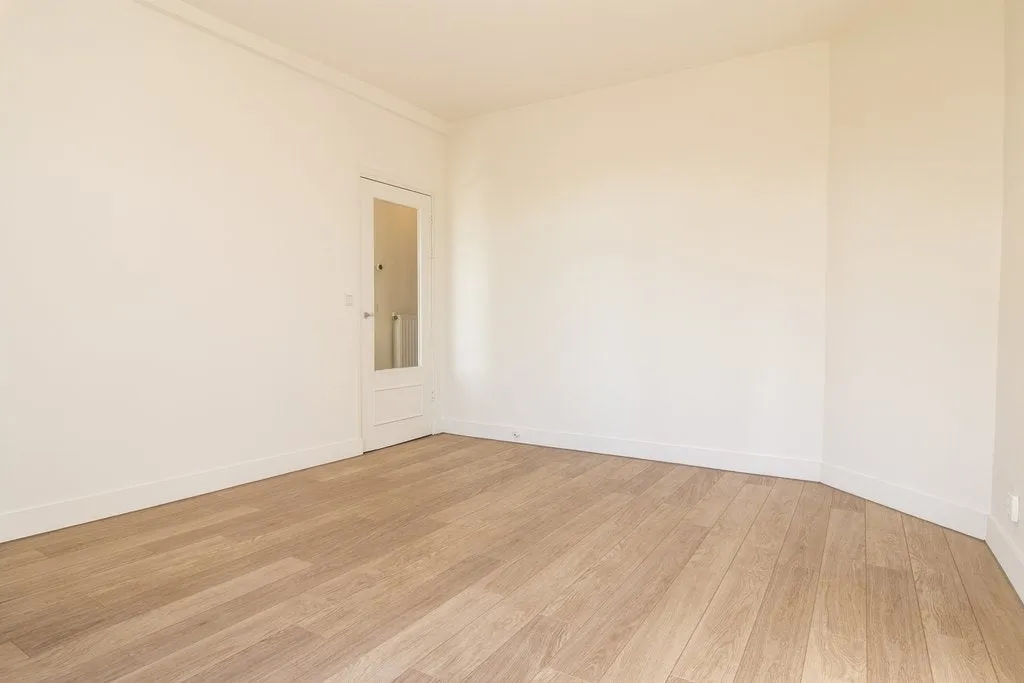 Toad - 2-3 Bed Apartment with Balcony in Amsterdam