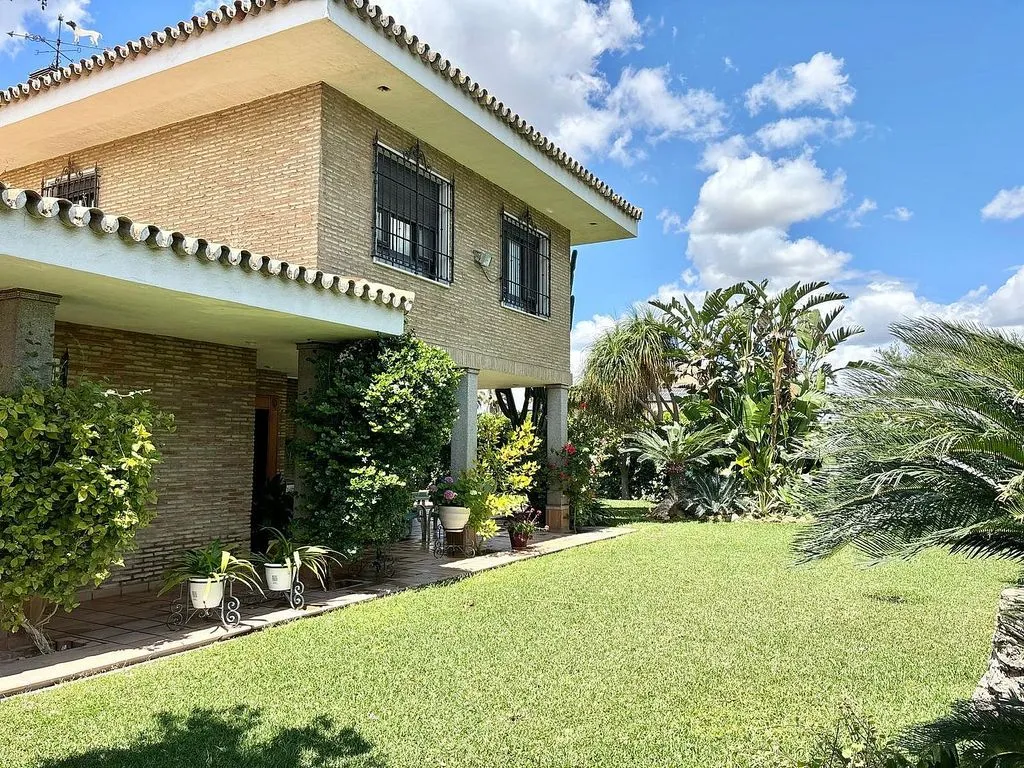 Aed - Chalet with Pool and Terrace in Camas
