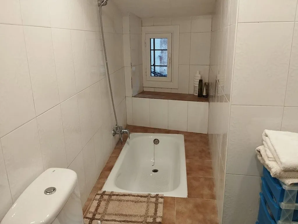 Salles de bain - Reformated House in Berga Town Centre