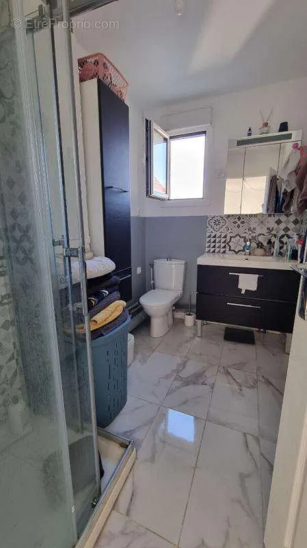 Salles de bain - Maison à Morsang-sur-Orge avec Jardin et 2 Appartements