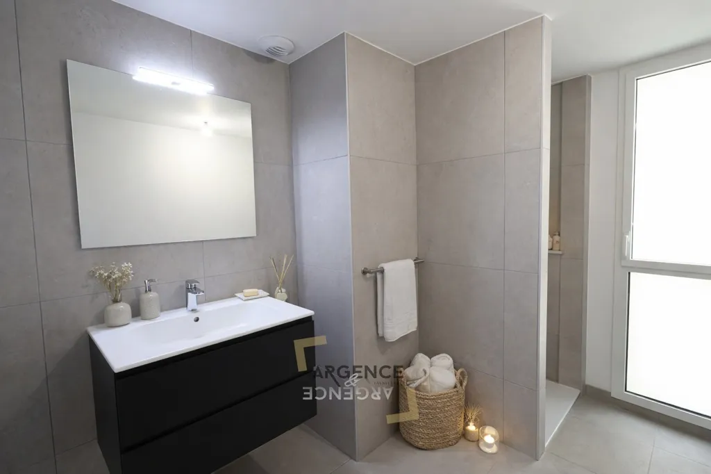 Bagni - Flat with Terrace in Castries