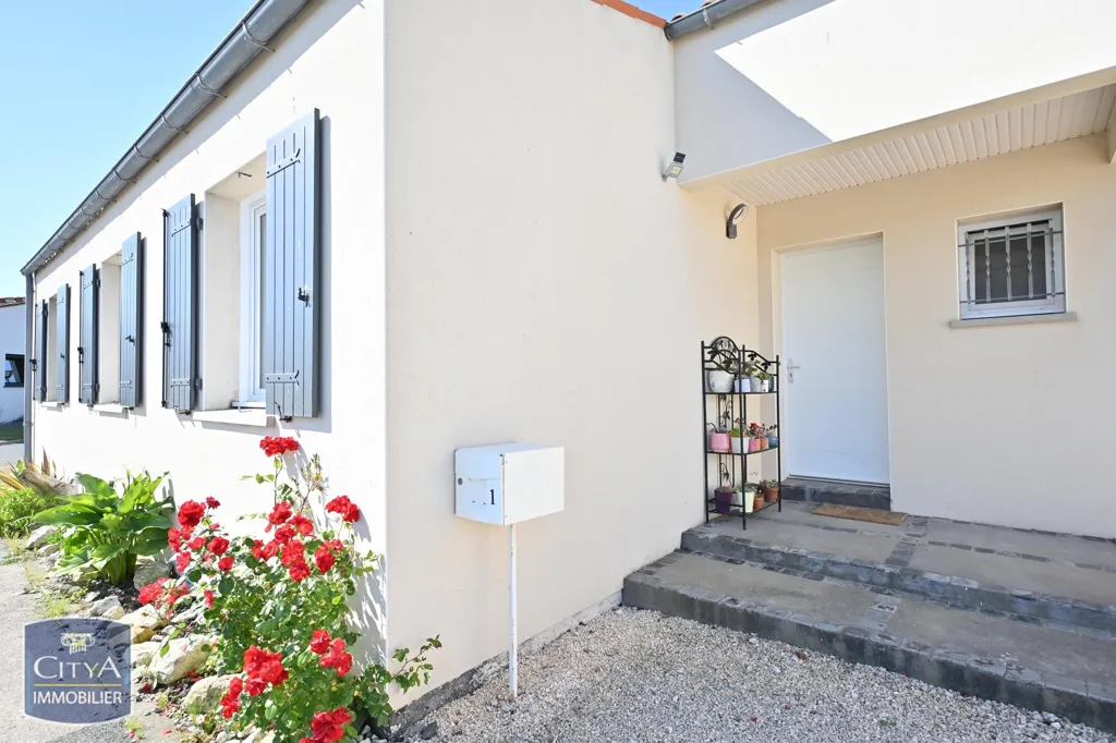 Extérieur - Maison Contemporaine avec Jardin à Arces