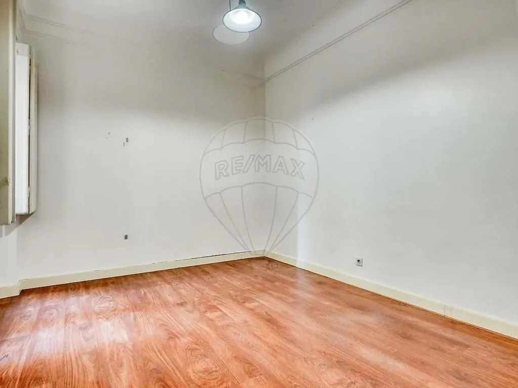 Pièces - Lisbon Condo with Terrace and Fireplace